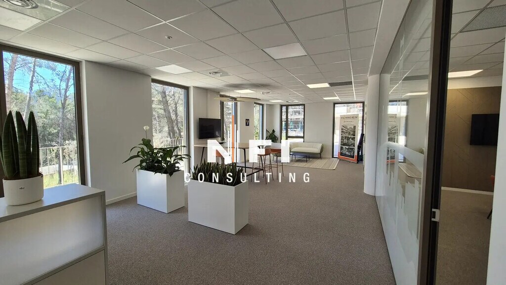 Location Bureaux 290 m² - Photo 1