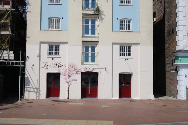 The Quay, Poole to rent Building Photo- Image 1 of 4