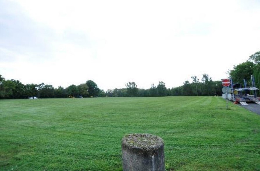 Hobbs Industrial Estate, Lingfield for sale - Primary Photo - Image 1 of 1