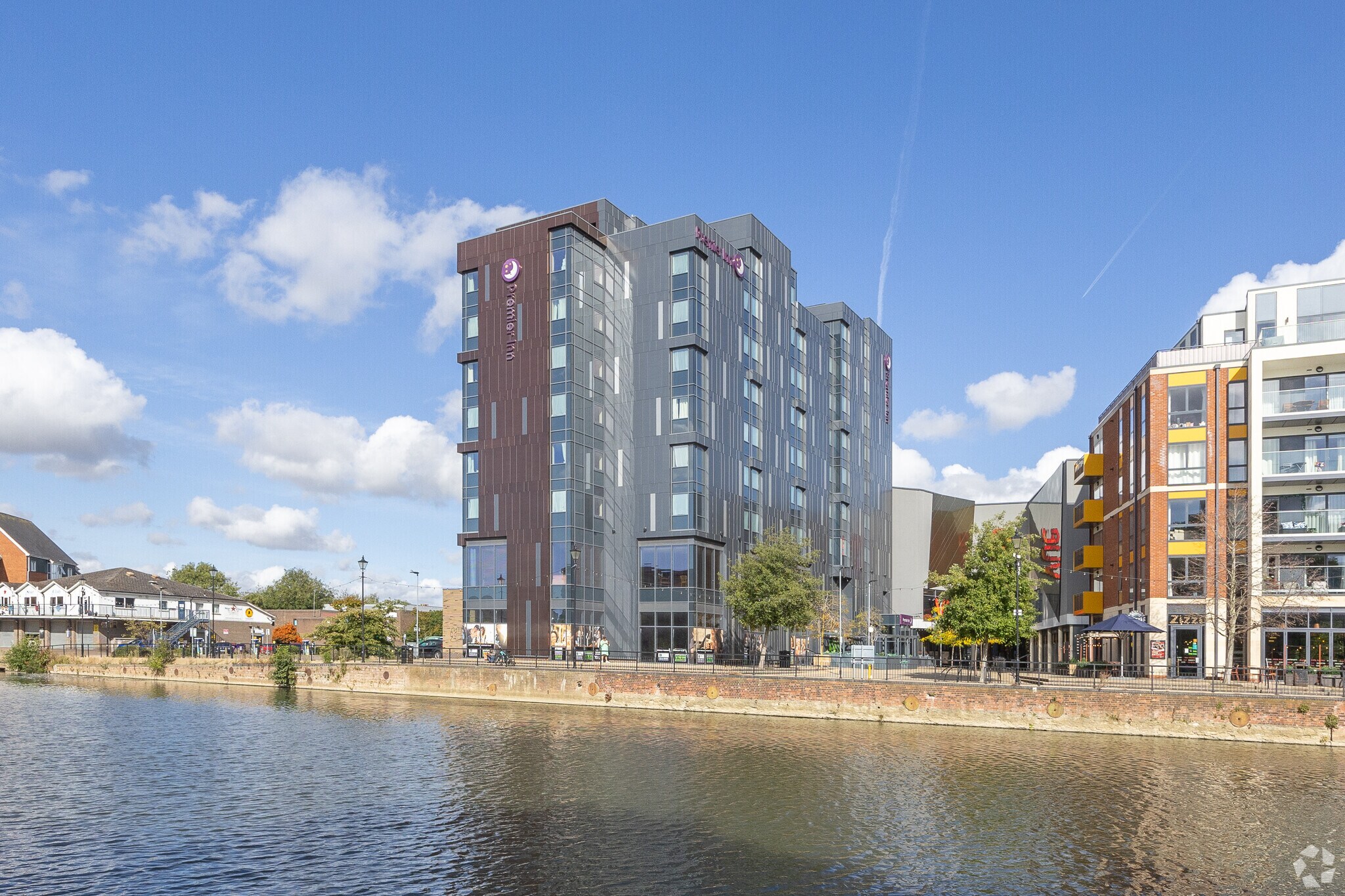 Horne Ln, Bedford for sale Primary Photo- Image 1 of 1