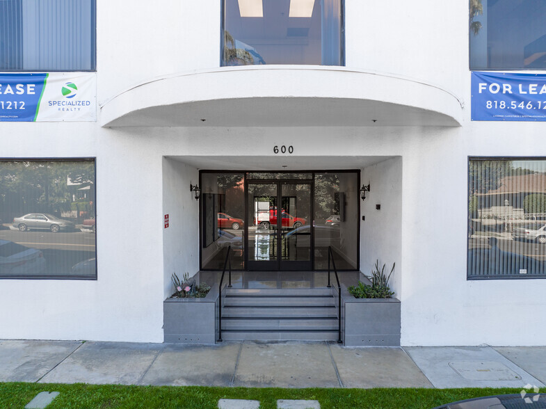 600 W Broadway, Glendale, CA for rent - Building Photo - Image 3 of 19