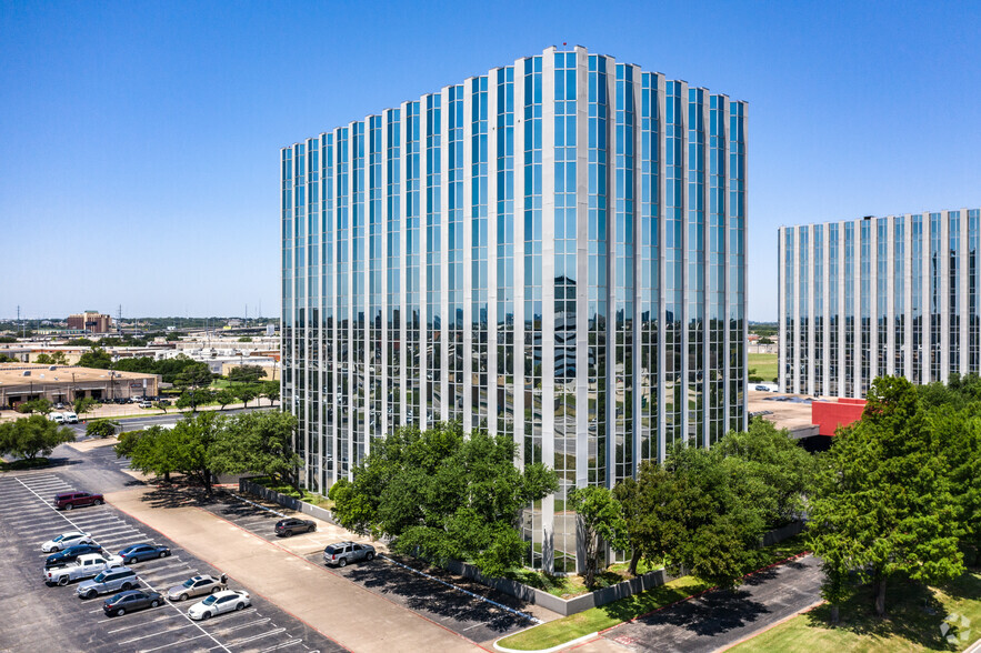 8585 N Stemmons Fwy, Dallas, TX for sale - Primary Photo - Image 1 of 16