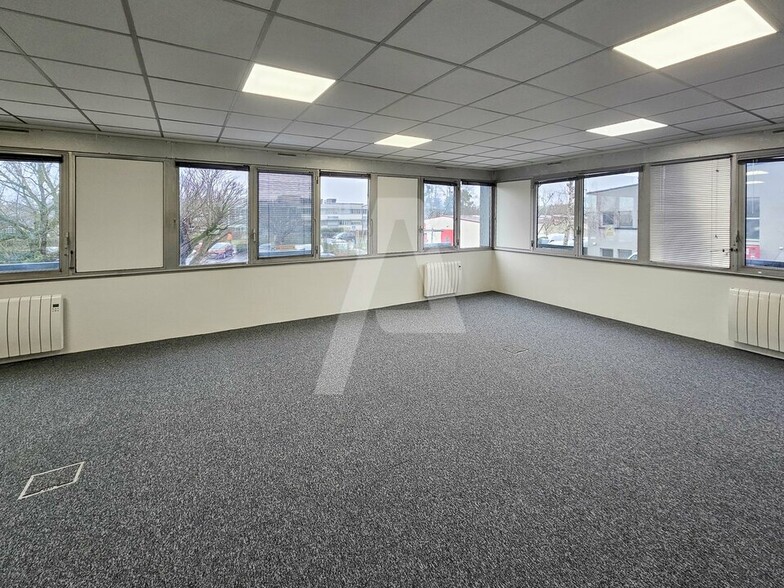1 Bis Rue Marcel Paul, Massy to rent - Interior Photo - Image 1 of 6