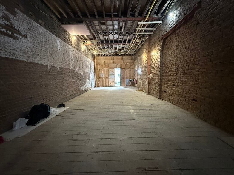 107 Westbourne Grove, London to rent - Building Photo - Image 3 of 5