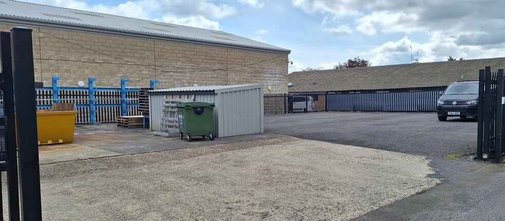 2 Eastbrook Rd, Gloucester to rent - Building Photo - Image 3 of 9