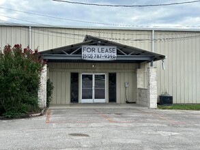 400 Uhland Rd, San Marcos, TX for rent Building Photo- Image 2 of 6