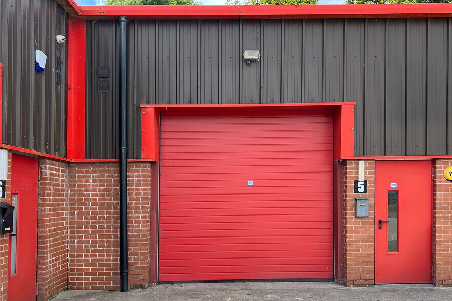 5 Hamilton Rd, Strathaven for sale - Building Photo - Image 1 of 1