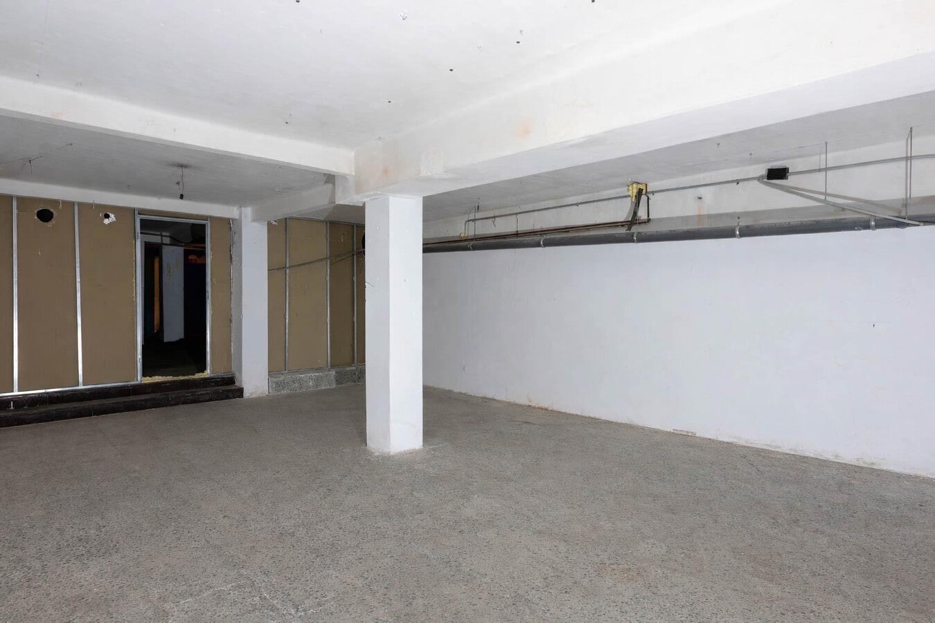 Terrassa, BAR 08224 - Unit - - - Interior Photo - Image 2 of 19