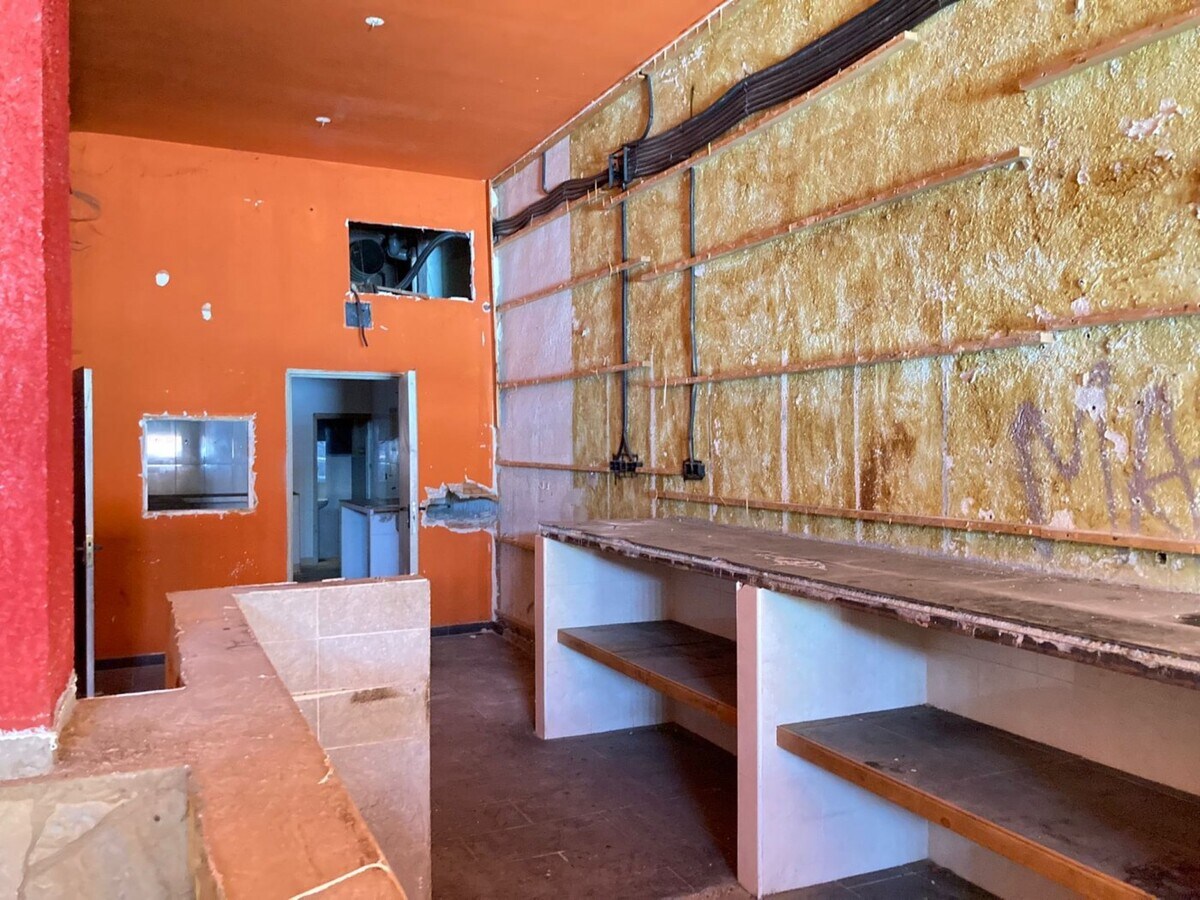 Tordera, BAR 08490 - - - Interior Photo - Image 2 of 6