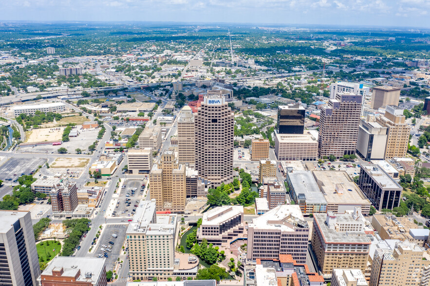 112 E Pecan St, San Antonio, TX for rent - Aerial - Image 1 of 26