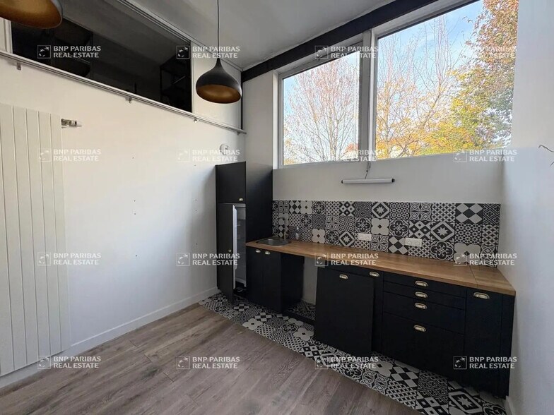 Office in Cachan to rent - Interior Photo - Image 3 of 5