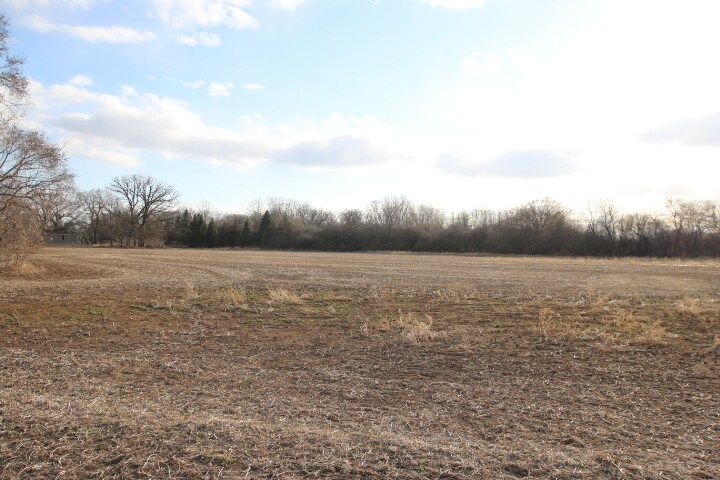 2911 Fond Du Lac Rd, Oshkosh, WI for sale - Building Photo - Image 1 of 1