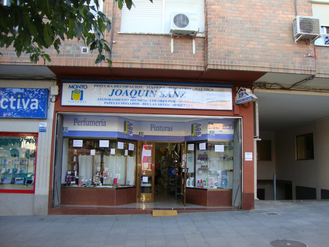 Retail in Benifaió, Valencia to rent Building Photo- Image 1 of 8
