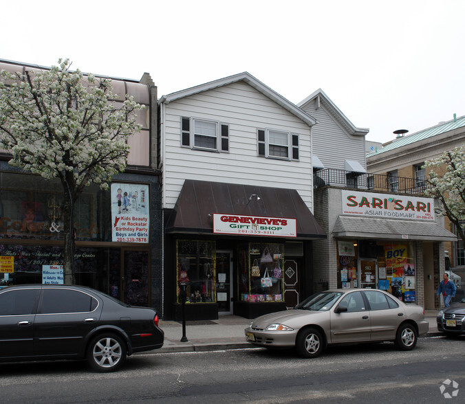 584 Broadway, Bayonne, NJ for sale - Primary Photo - Image 1 of 1