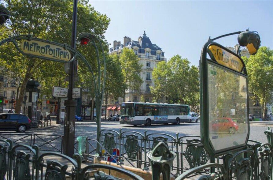 Retail in Paris to rent - Building Photo - Image 3 of 5