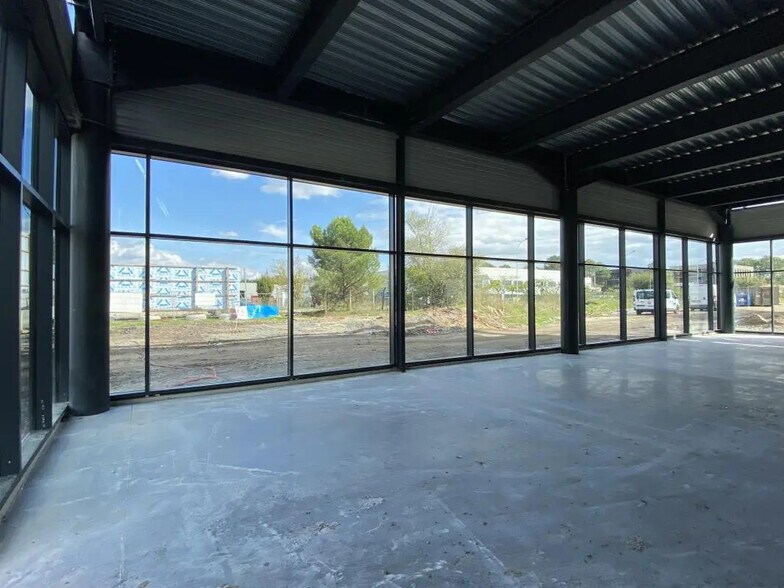 3 Rue Toussaint Catros, Le Haillan to rent - Building Photo - Image 1 of 27