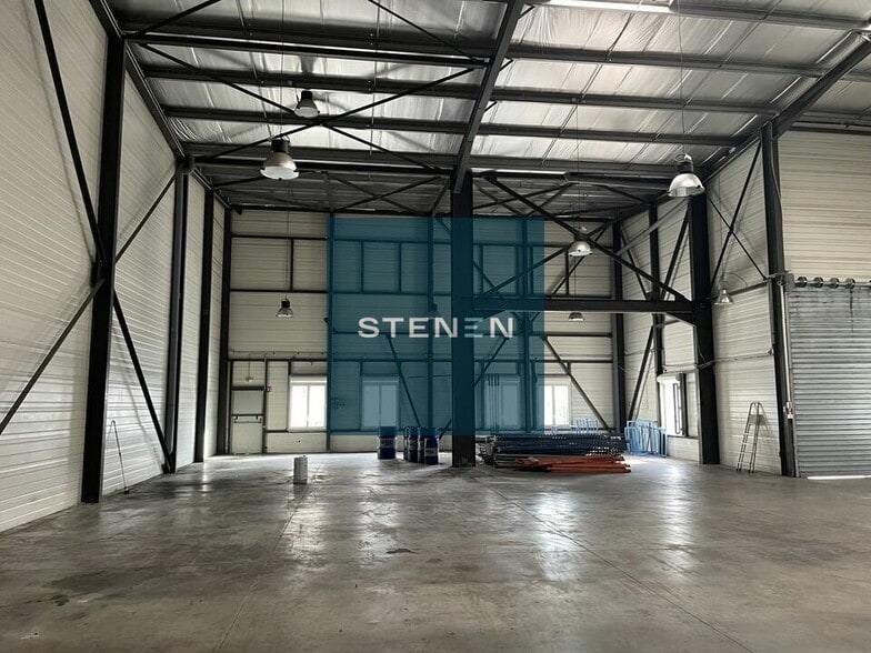 Industrial in Aubagne to rent - Interior Photo - Image 1 of 9