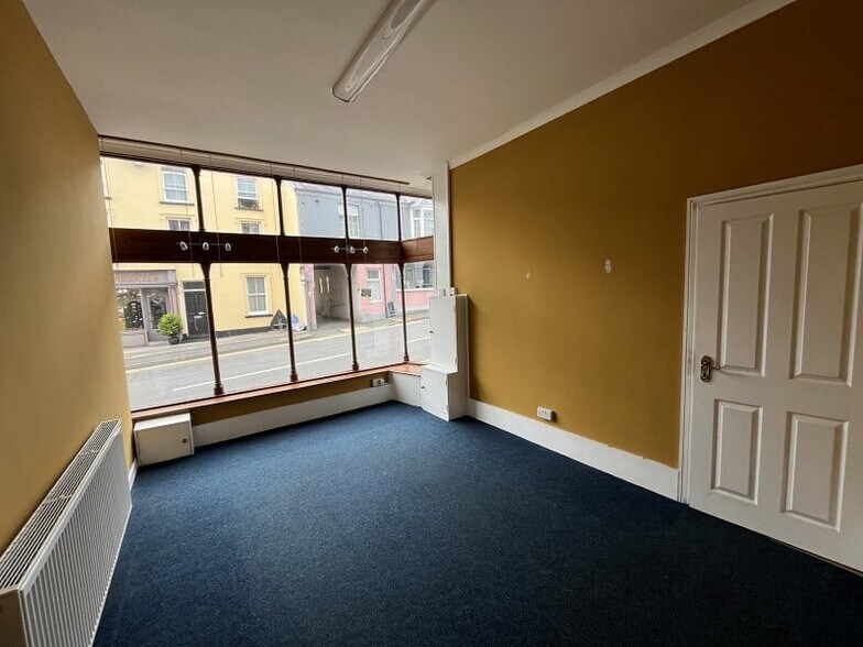 42 Rhosmaen St, Llandeilo for sale - Interior Photo - Image 3 of 7