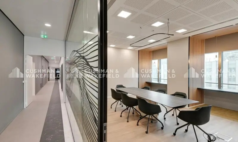 17 Place Des Reflets, Courbevoie to rent - Interior Photo - Image 2 of 24