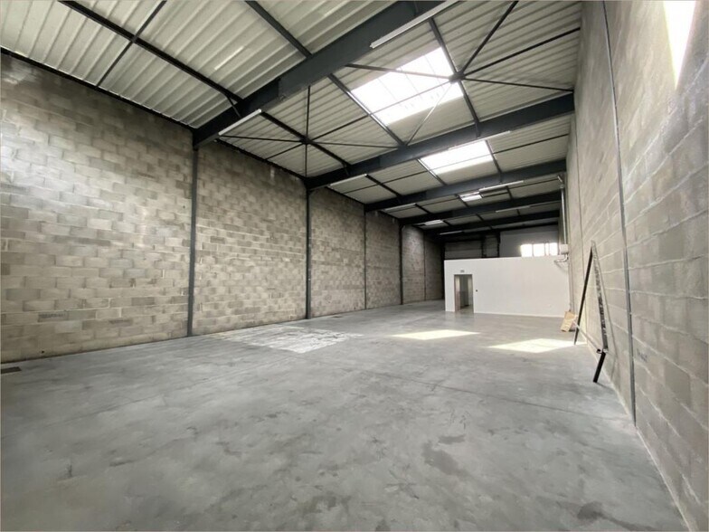 Light Industrial in Saint-Priest to rent - Building Photo - Image 2 of 5