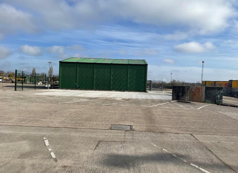 1 Chaddock Ln, Manchester to rent - Building Photo - Image 3 of 3