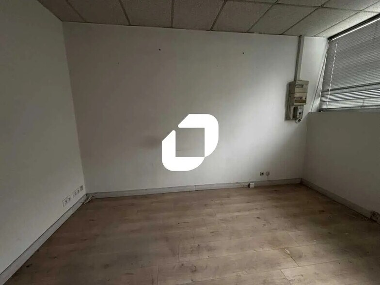 20 Rue Du Bel Air, Lisses to rent - Building Photo - Image 3 of 22