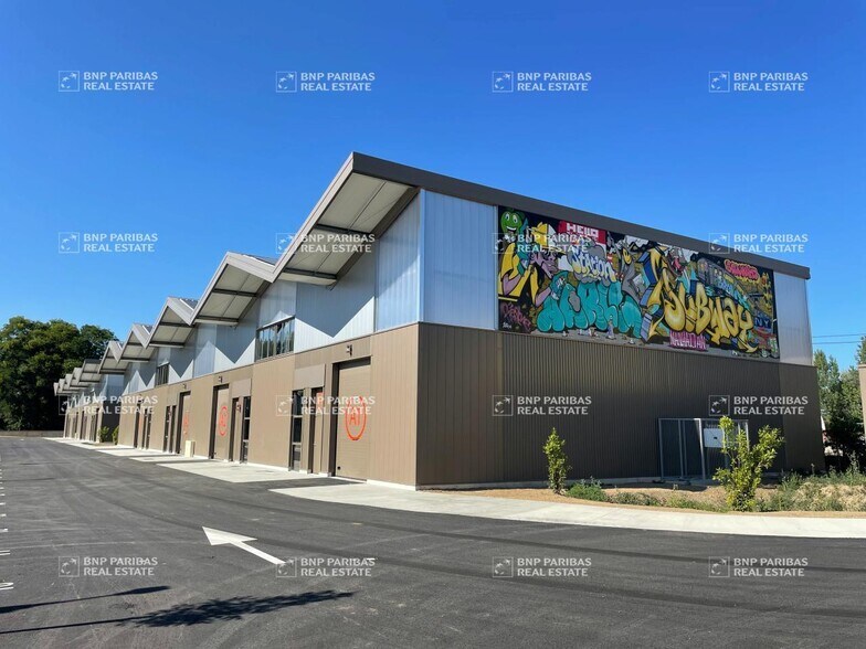 Light Industrial in Toulouse to rent - Building Photo - Image 1 of 29