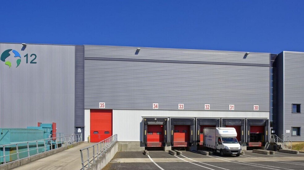 Industrial in Mitry-Mory to rent - Building Photo - Image 1 of 7