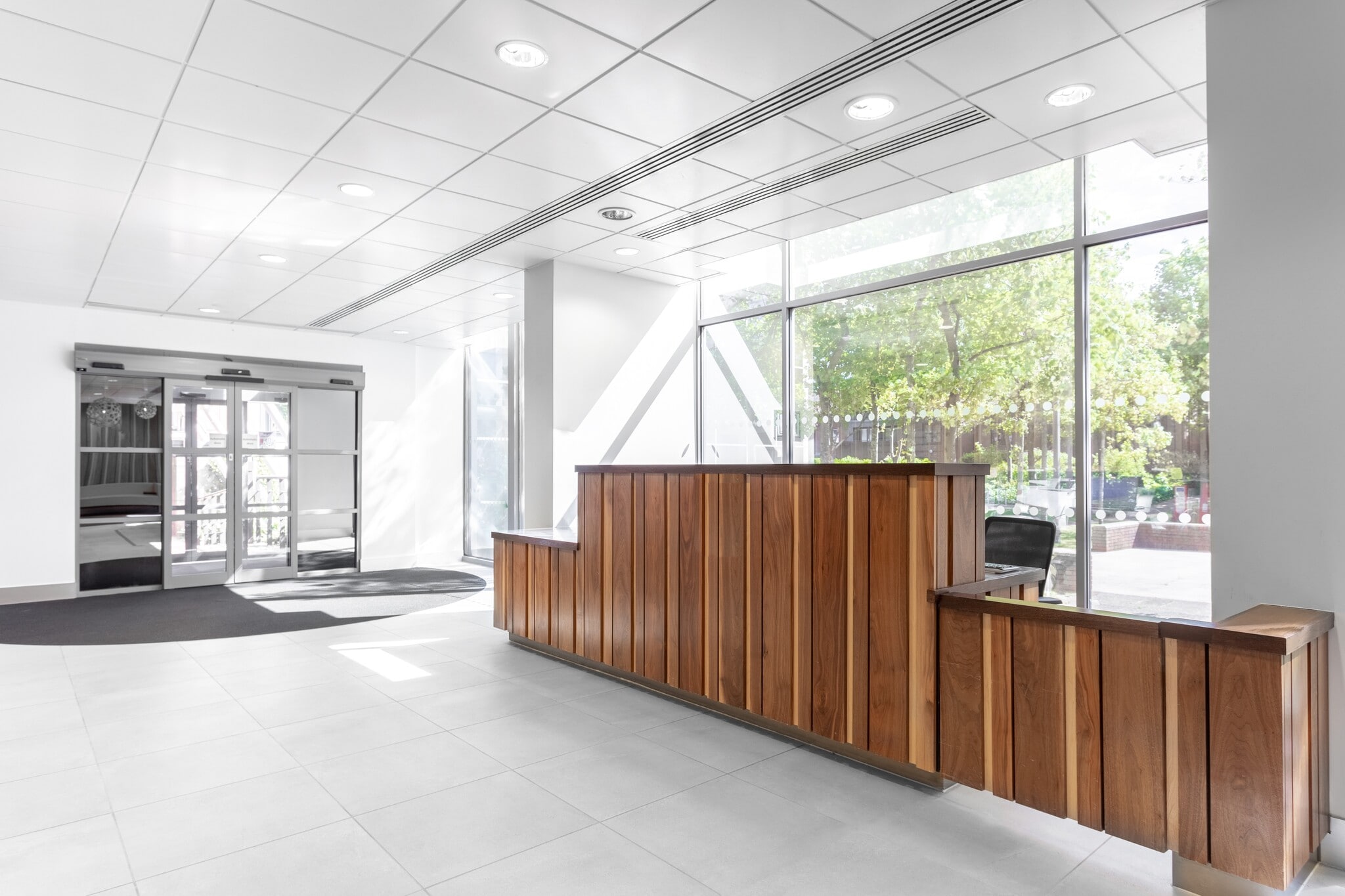 High St, Potters Bar to rent Interior Photo- Image 1 of 8