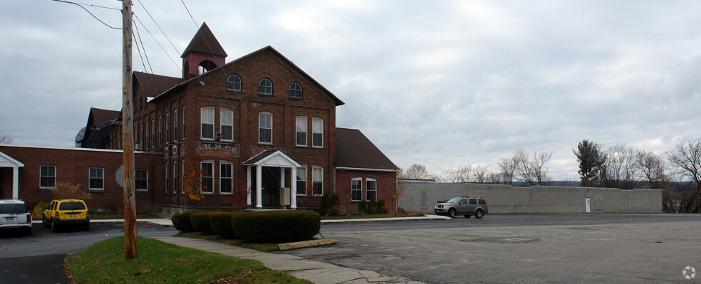 309 W Montgomery St, Johnstown, NY for sale - Primary Photo - Image 1 of 3