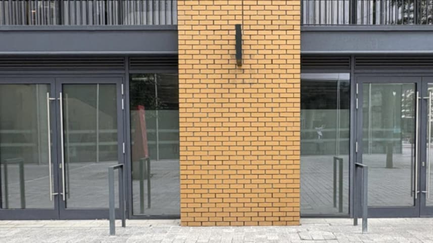 Orchard Pl, London to rent Building Photo- Image 1 of 1