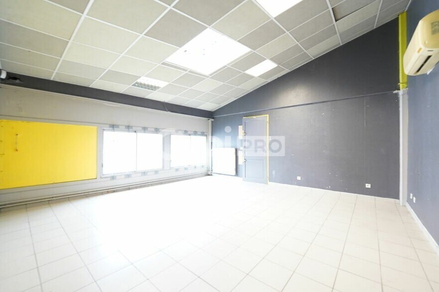 5 Rue Du Mont-Blanc, Corbas for sale - Interior Photo - Image 3 of 7
