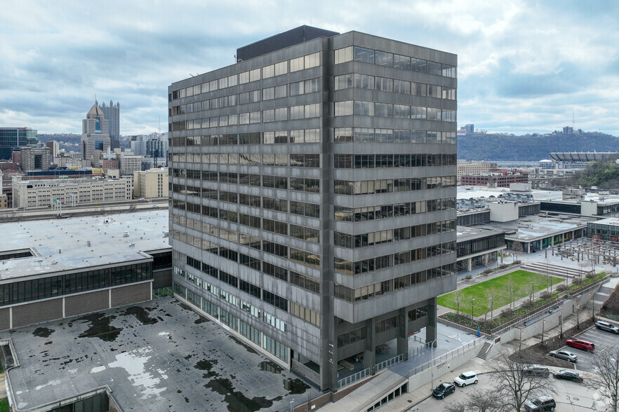 2 Allegheny Ctr E, Pittsburgh, PA for rent - Building Photo - Image 1 of 6