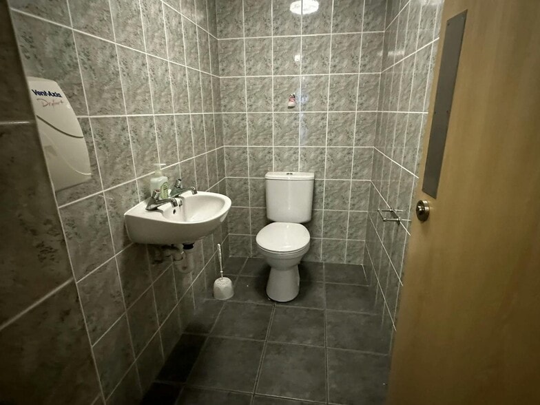 133 South St, Perth to rent - Building Photo - Image 2 of 7