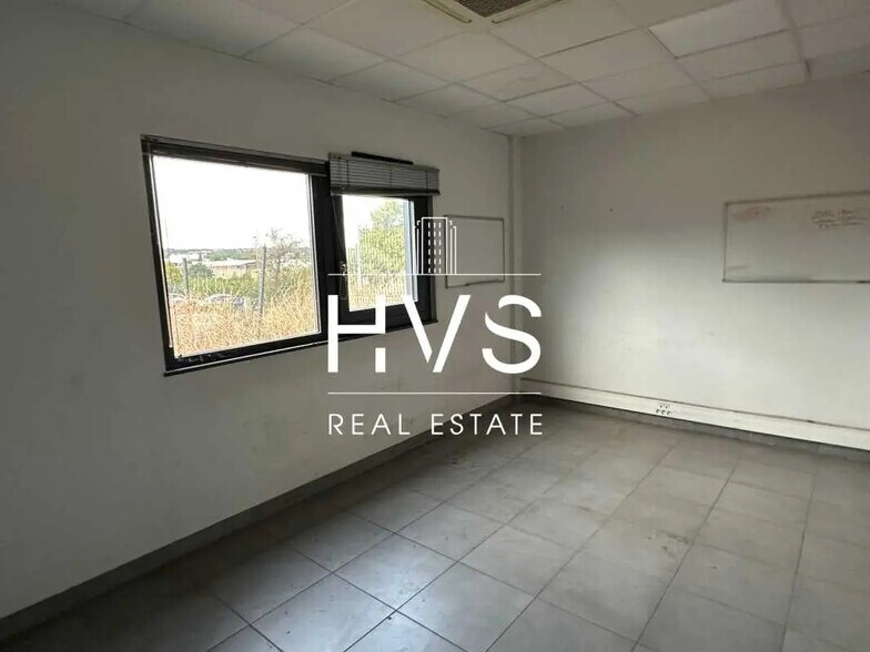 Industrial in Aix-en-Provence to rent - Interior Photo - Image 3 of 11