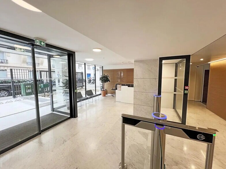 27-29 Rue Des Poissonniers, Neuilly-sur-Seine to rent - Building Photo - Image 2 of 8