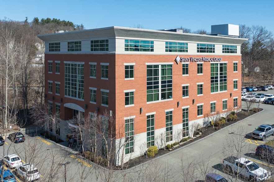 102 Shore Dr, Worcester, MA to rent - Building Photo - Image 2 of 5