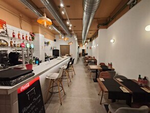 Retail in Barcelona, Barcelona to rent Interior Photo- Image 2 of 10