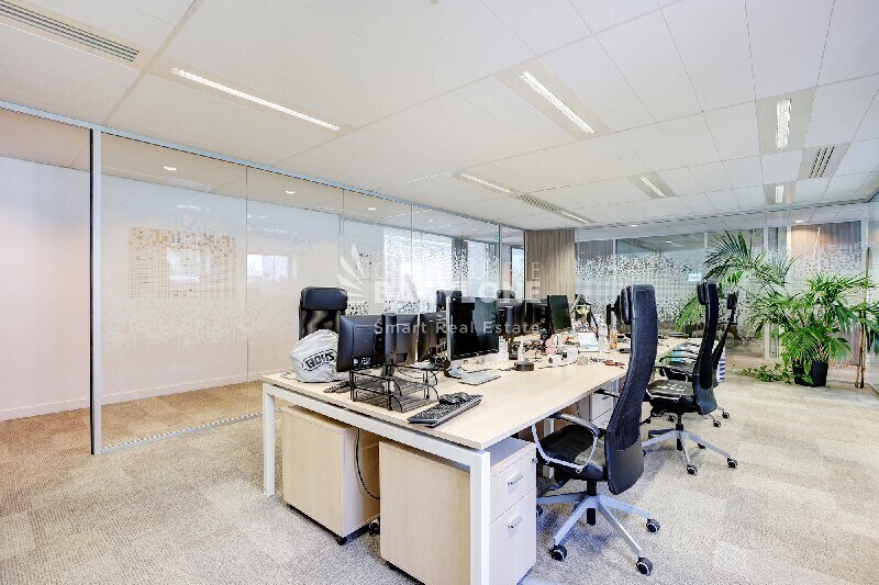 Office in Levallois-Perret to rent - Interior Photo - Image 2 of 10