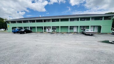 32 Units in Crystal River FL portfolio of 3 properties for sale on LoopNet.co.uk Building Photo- Image 1 of 4