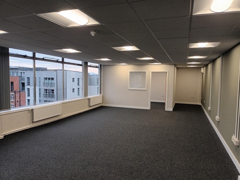 173-191 Wellington Rd S, Stockport to rent - Building Photo - Image 3 of 10