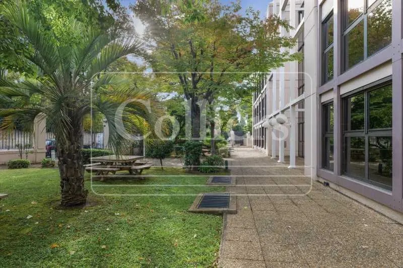 Office in Marseille to rent Building Photo- Image 1 of 12