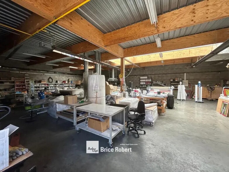 10 Avenue Docteur Schweitzer, Meyzieu to rent - Interior Photo - Image 2 of 4