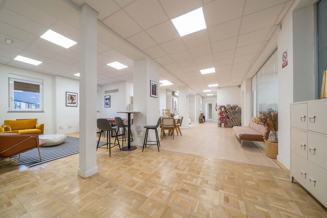 Madrid, MAD 28036 - Unit 01 -  - Interior Photo - Image 1 of 16