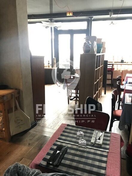 Retail in Puteaux to rent - Interior Photo - Image 3 of 8