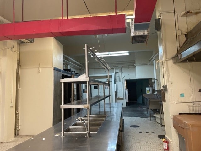 1154 Fort Street Mall 55 Chaplain Ln, Honolulu, HI to rent Interior Photo- Image 1 of 2