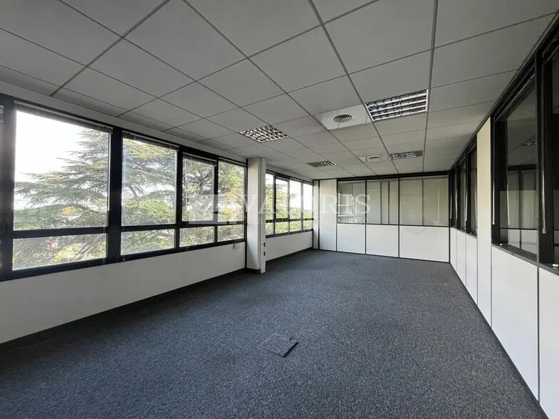 1 Chemin Jean-Marie Vianney, Écully to rent - Interior Photo - Image 2 of 7