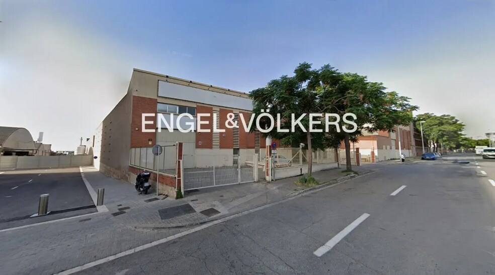 Industrial in Badalona, Barcelona to rent - Building Photo - Image 3 of 8