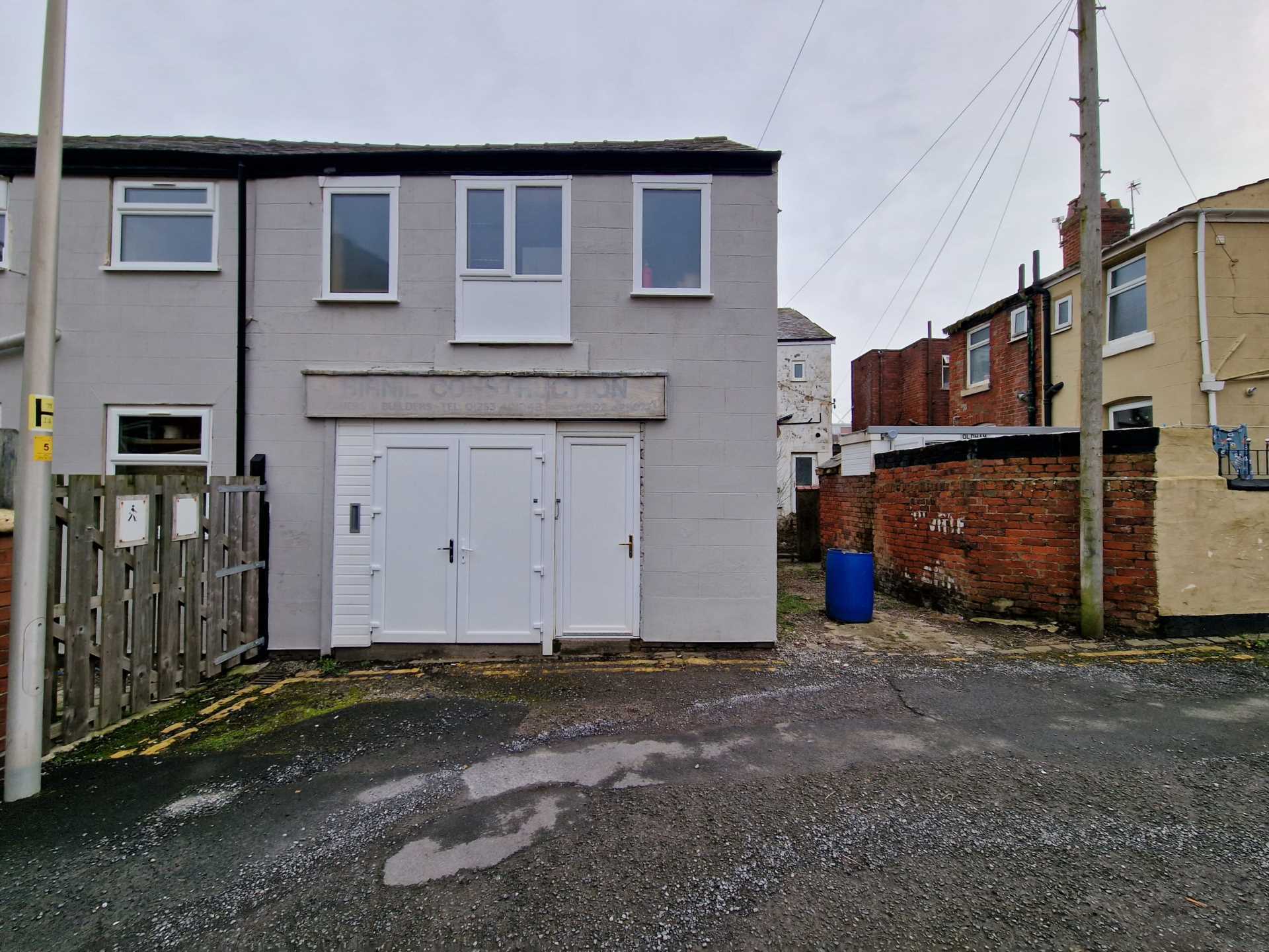29 Back Clarendon Rd, Blackpool to rent Building Photo- Image 1 of 11