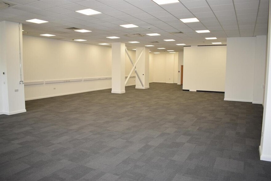 214-215 Langston Rd, Loughton for sale - Interior Photo - Image 1 of 1